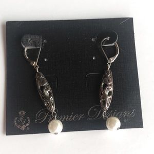 ❤️Price FIRM❤️.  Premier Design Drop Pearl Earrings, NWT